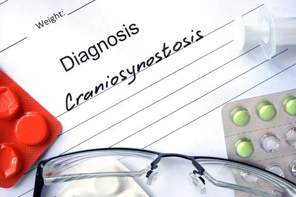 Diagnosis Craniosynostosis and tablets. — Stockfoto