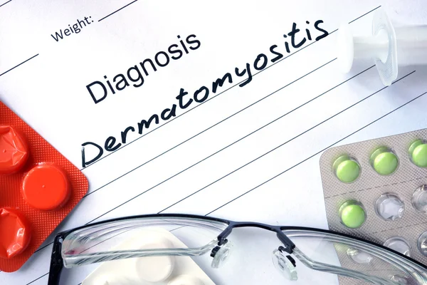 Diagnóstico Dermatomiositis y comprimidos . — Foto de Stock