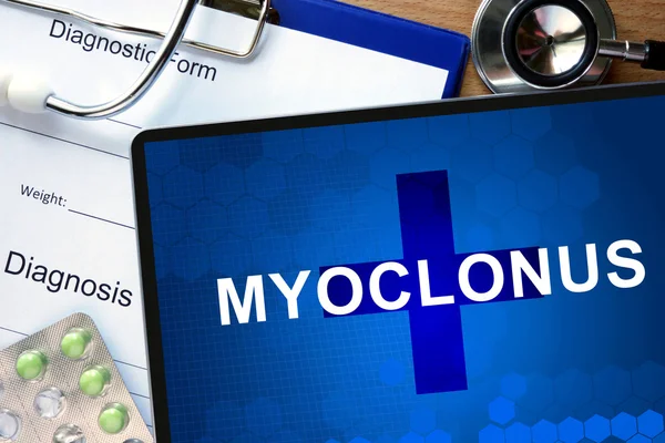 Диагностическая форма с диагнозом Myoclonus и таблетки . — стоковое фото