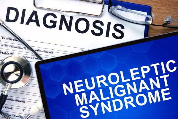 Діагностична форма з діагнозом Нейролептичний злоякісний синдром і таблетки . — стокове фото
