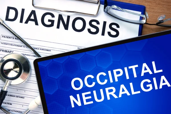 Diagnostický formulář s diagnózou týlní neuralgie a prášky. — Stock fotografie