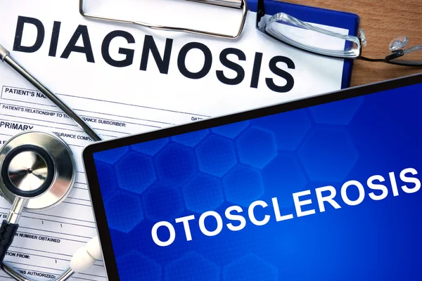 Diagnostický formulář s diagnózou otosklerózou a prášky. — Stock fotografie