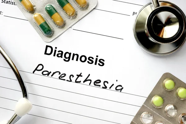 Diagnosis Paresthesia, pil dan stetoskop . — Stok Foto
