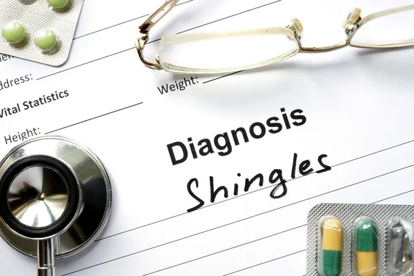 Diagnosis  Shingles, pills and stethoscope. — Stock Photo, Image