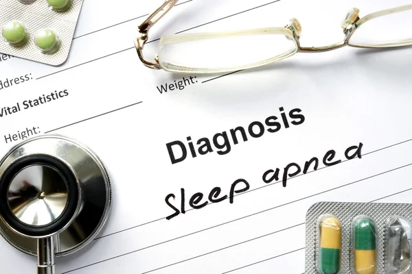 Diagnosis  Sleep apnea, pills and stethoscope. — Stock Photo, Image