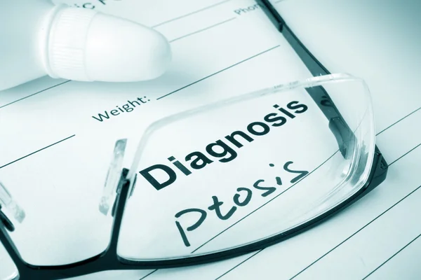 Lista de diagnósticos con Ptosis y gafas . — Foto de Stock