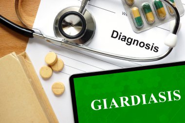 Word Giardiasis bir kitap ve hapları.