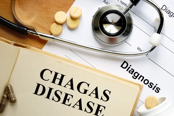 Palavra Doença de Chagas em um livro e comprimidos . — Fotografia de Stock
