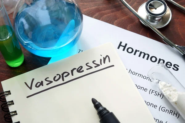 Vasopresina hormonal escrita en cuaderno . — Foto de Stock