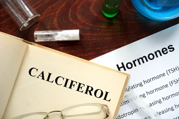 Hormon Calciferol auf Buch geschrieben. — Stockfoto