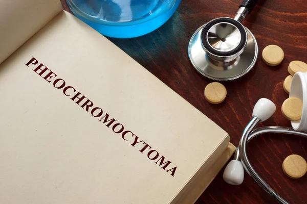Фиохромоцитома, написанная в форме книги и диагноза . — стоковое фото