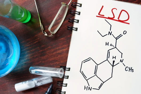 Poznámkový blok s chemickým vzorcem LSD — Stock fotografie