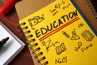 Dizüstü eğitim işareti ile.