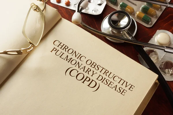 Dokonać rezerwacji z rozpoznaniem przewlekłej obturacyjnej choroby płuc (POChP). Zdjęcie Stockowe