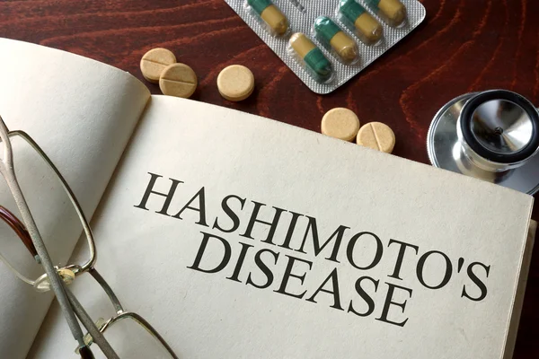 Book with diagnosis Hashimoto disease and pills. — Stock Photo, Image