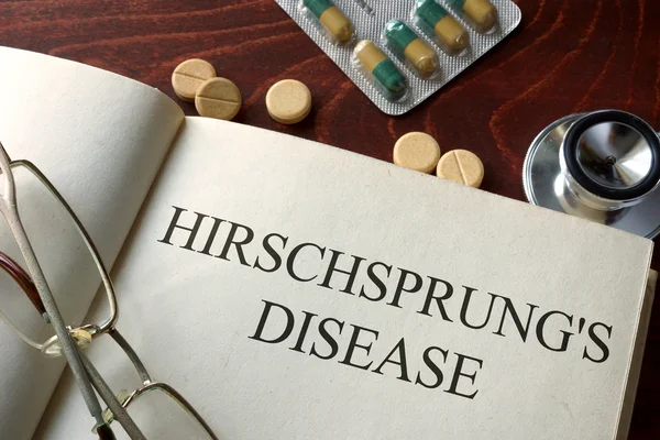Libro con diagnosi Malattia di Hirschsprung e pillole . — Foto Stock