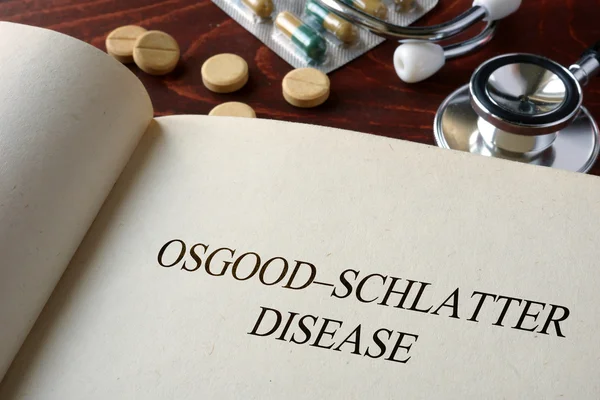 Kniha s diagnózou nemoc Osgood Schlatter a prášky. — Stock fotografie