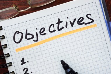 Bir defterde yazılı hedefleri kavramı
