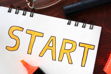 Bir defterde yazılı başlangıç kavramı