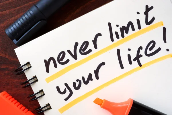 Inspiratie citaten. Uw leven nooit te beperken. — Stockfoto