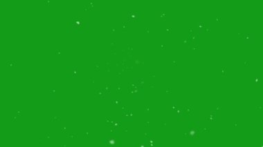 Yeşil ekran arkaplanlı kar taneleri üfleme