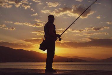 Kahraman şehir Novorossiysk, Rusya ülkesi. Novorossiysk bir ulaşım merkezi. Kent, Karadeniz Donanma Üssü ve yolcu ve kargo limanları ve bir petrol limanının da yer aldığı Rusya ve Karadeniz 'in en büyük limanına ev sahipliği yapmaktadır..