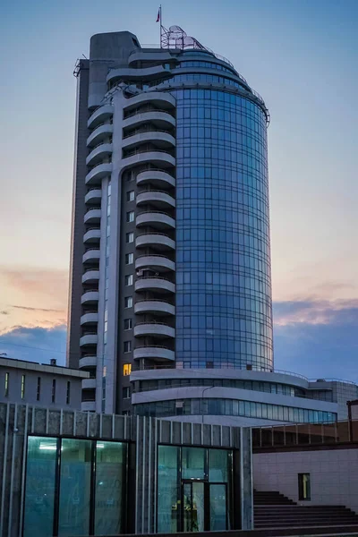 Kahraman şehir Novorossiysk, Rusya ülkesi. Novorossiysk bir ulaşım merkezi. Kent, Karadeniz Donanma Üssü ve yolcu ve kargo limanları ve bir petrol limanının da yer aldığı Rusya ve Karadeniz 'in en büyük limanına ev sahipliği yapmaktadır..