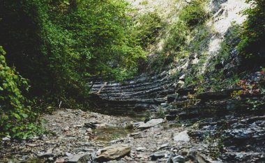 Novorossiysk 'teki Çerçeve geçidi. Rusya 'da 12 şelale şelalesi.