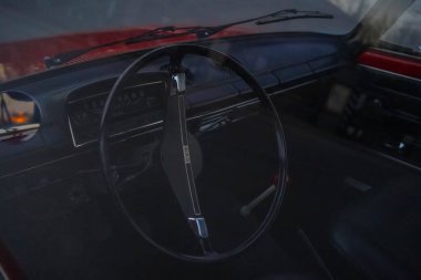 Vyborg şehrindeki eski arabalar, LeNegrad bölgesi..