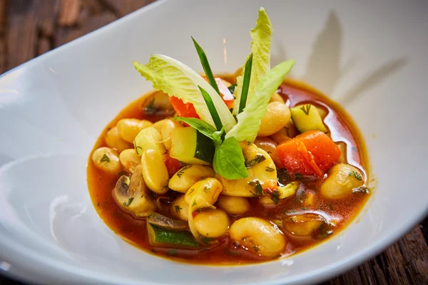 Baked beans in tomato sauce on plate — Stock Photo, Image