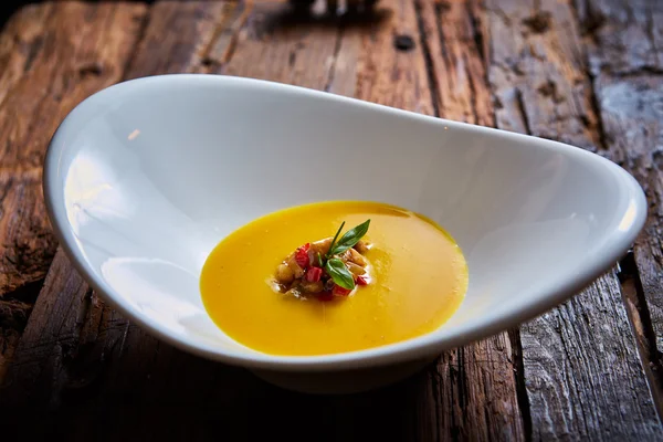 Delicious cream soup made of lentil and vegetables on table — Stock Photo, Image