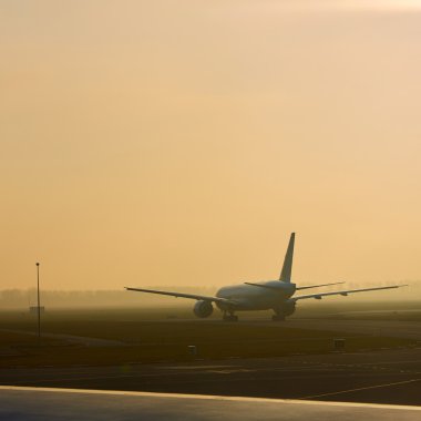Havaalanı Schiphol çıkış yapan uçak.
