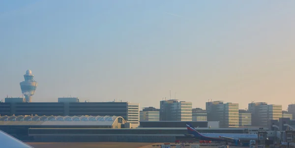 Amsterdam Aeropuerto Schiphol en Países Bajos — Foto de Stock