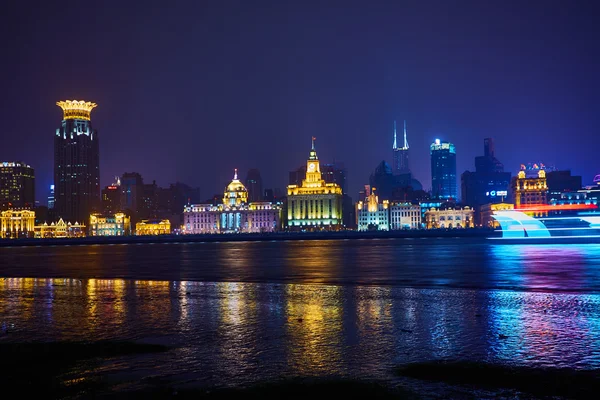 Magnifique bund shanghai la nuit, en Chine — Photo