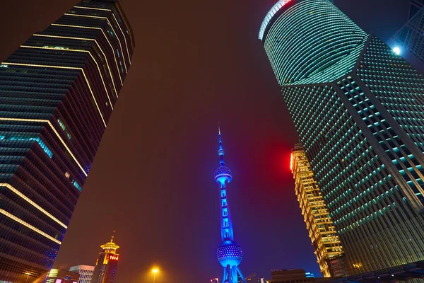 Oriental Pearl Tower à noite — Fotografia de Stock
