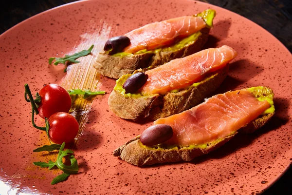 Huisgemaakte gerookte zalm — Stockfoto