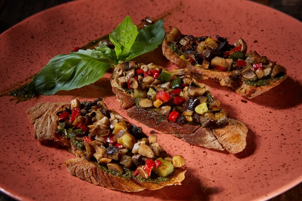 Bruschetta italiana con verdure grigliate — Foto Stock