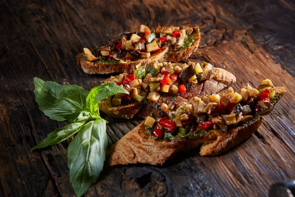 Italian bruschetta with grilled vegetables — Stock Photo, Image