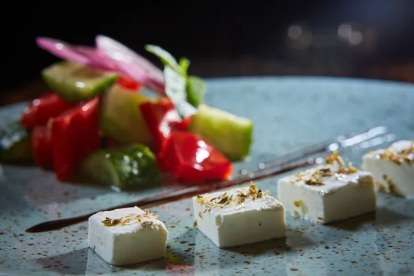 Salada grega fresca em uma tigela , — Fotografia de Stock