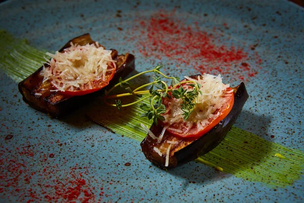 Berenjenas al horno con tomate — Foto de Stock