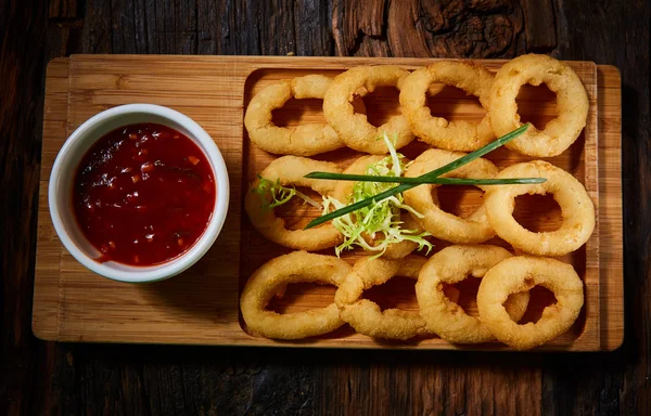 Caseiro crocante anéis de cebola frita — Fotografia de Stock