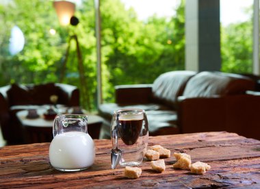 Bir fincan espresso kahve.