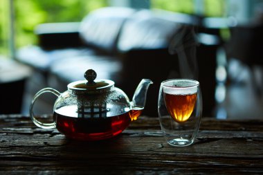 Çay ve çaydanlık.