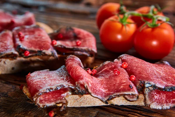 Bruschetta mit Roastbeef — Stockfoto