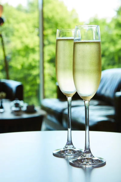 Dwie szklanki szampana. — Zdjęcie stockowe
