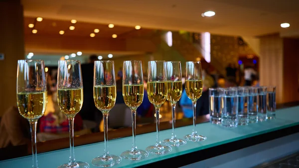 Row of champagne glasses — Stock Photo, Image