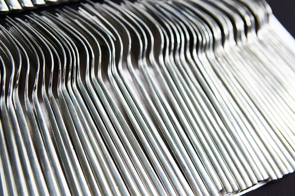 Close up de garfo de pilha na bandeja — Fotografia de Stock