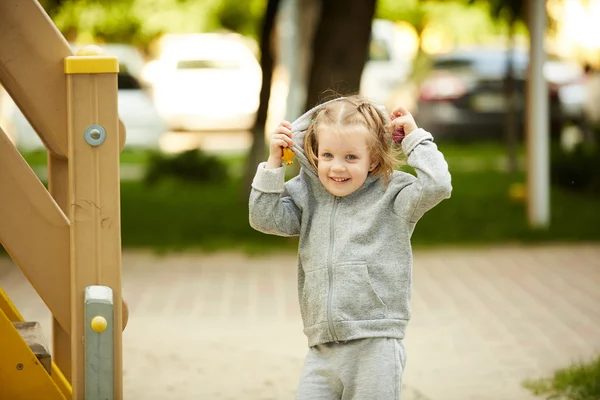Girl playing at the playground — Stock Photo, Image