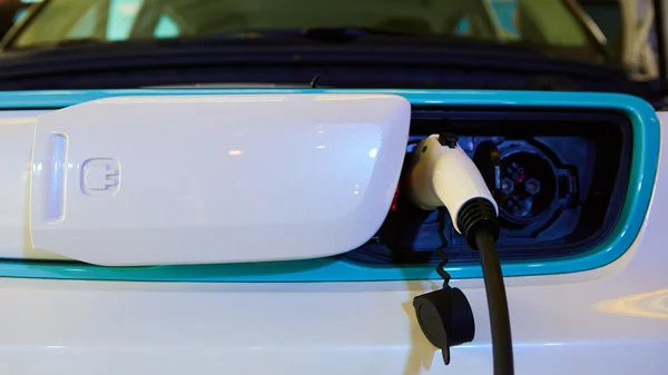 Charging an electric car — Stock Photo, Image