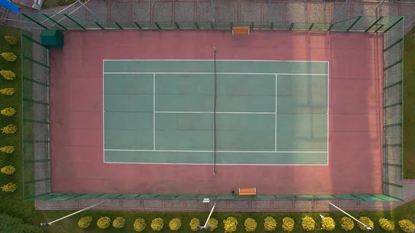 Staré tenisový kurt zastřelen. Pohled shora — Stock fotografie
